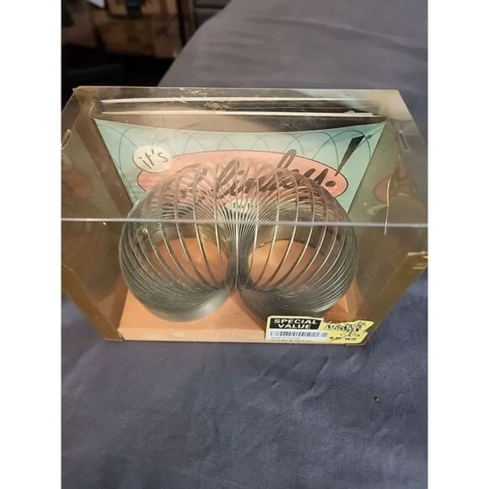 It's Slinky!: The‎ Fun and Wonderful Toy by Lou Harry: Used